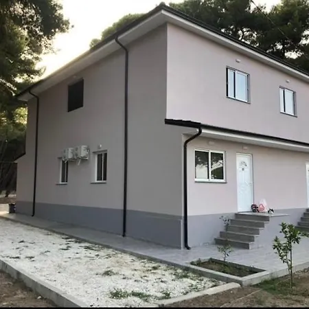 Apartament Topi *
