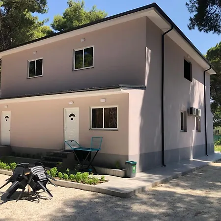 Apartament Topi *
