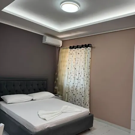 Topi アパート Vlorë
